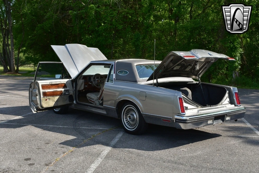1981 Lincoln Continental Mark VI - Image 11 of 12