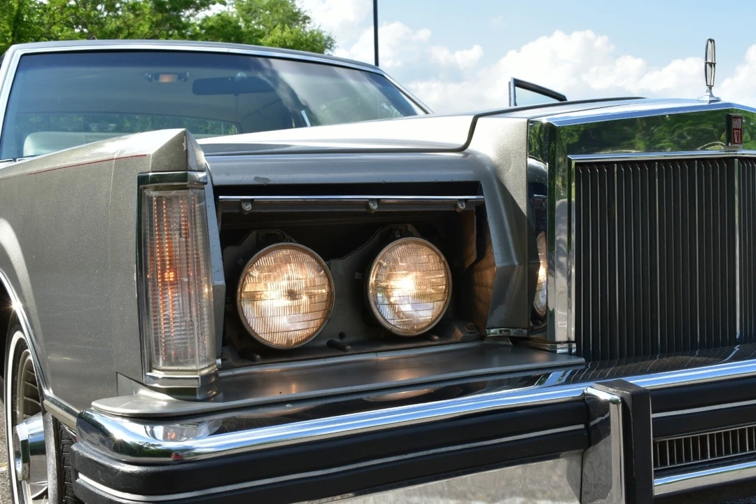 1981 Lincoln Continental Mark VI - Image 19 of 21