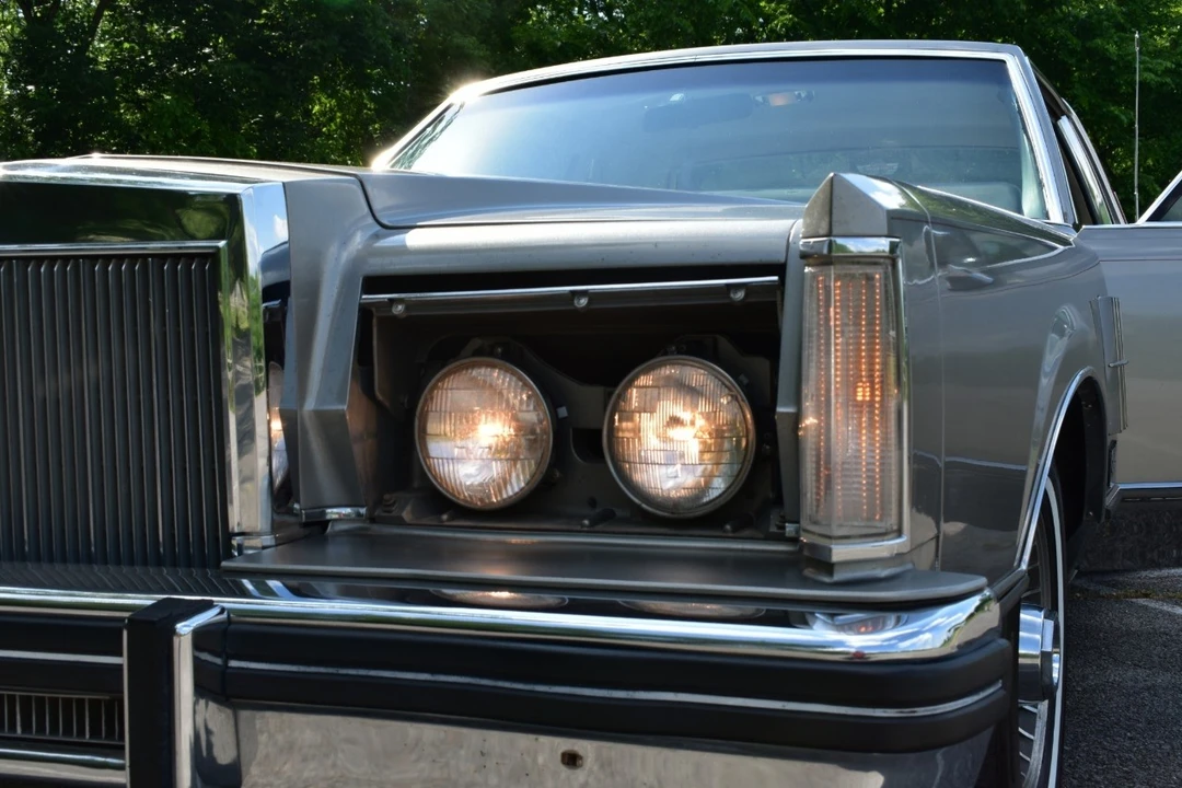 1981 Lincoln Continental Mark VI - Image 18 of 21