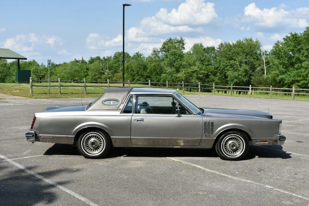 1981 Lincoln Continental Mark VI - Image 8 of 12