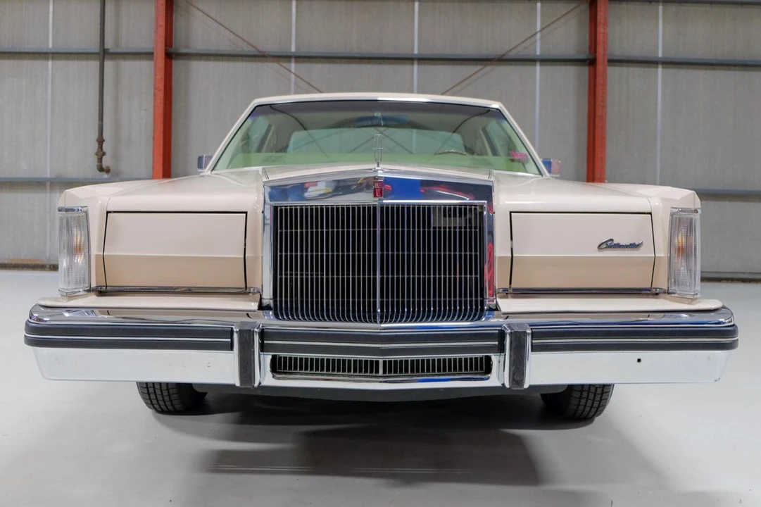 1981 Lincoln Continental Mark VI - Image 2 of 31