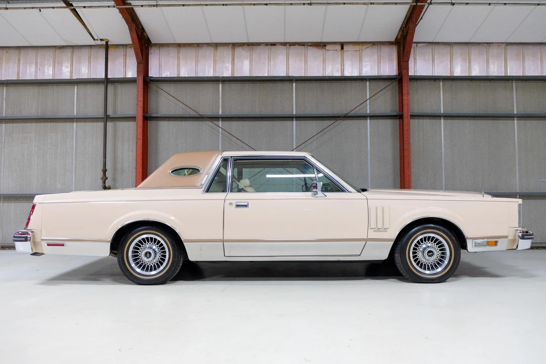 1981 Lincoln Continental Mark VI - Image 3 of 31