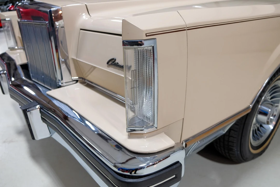 1981 Lincoln Continental Mark VI - Image 27 of 31