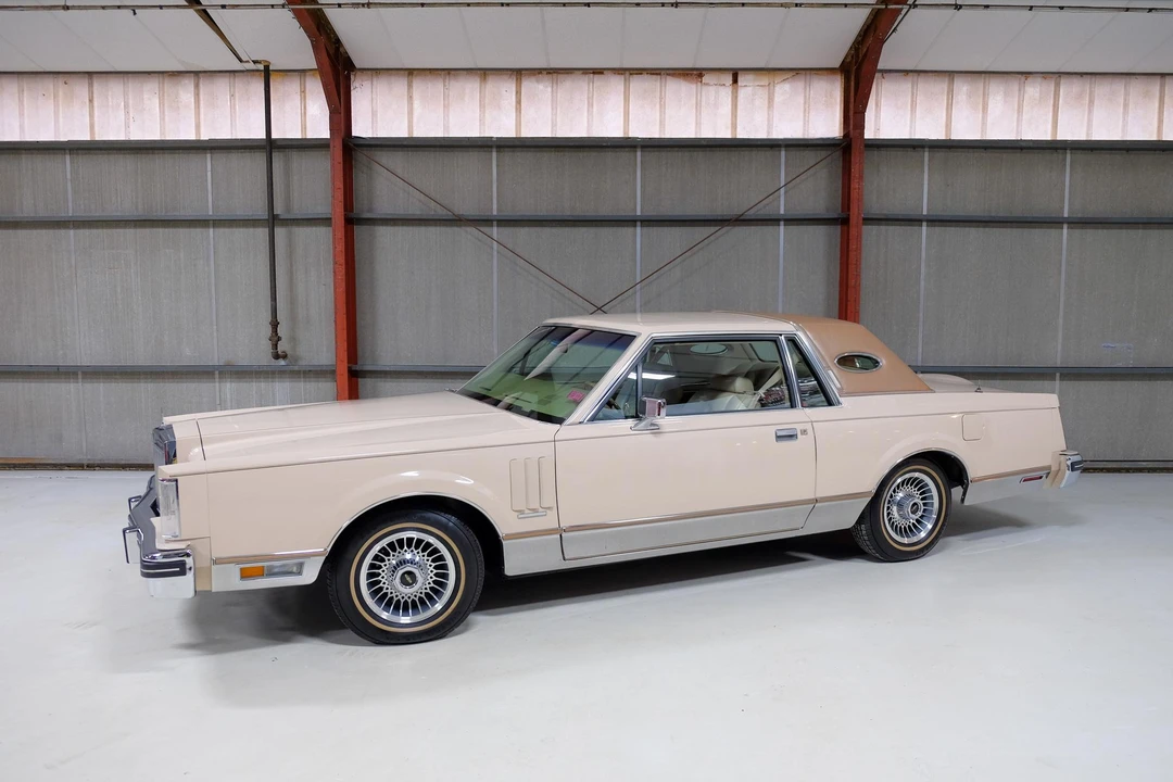 1981 Lincoln Continental Mark VI - Image 11 of 31