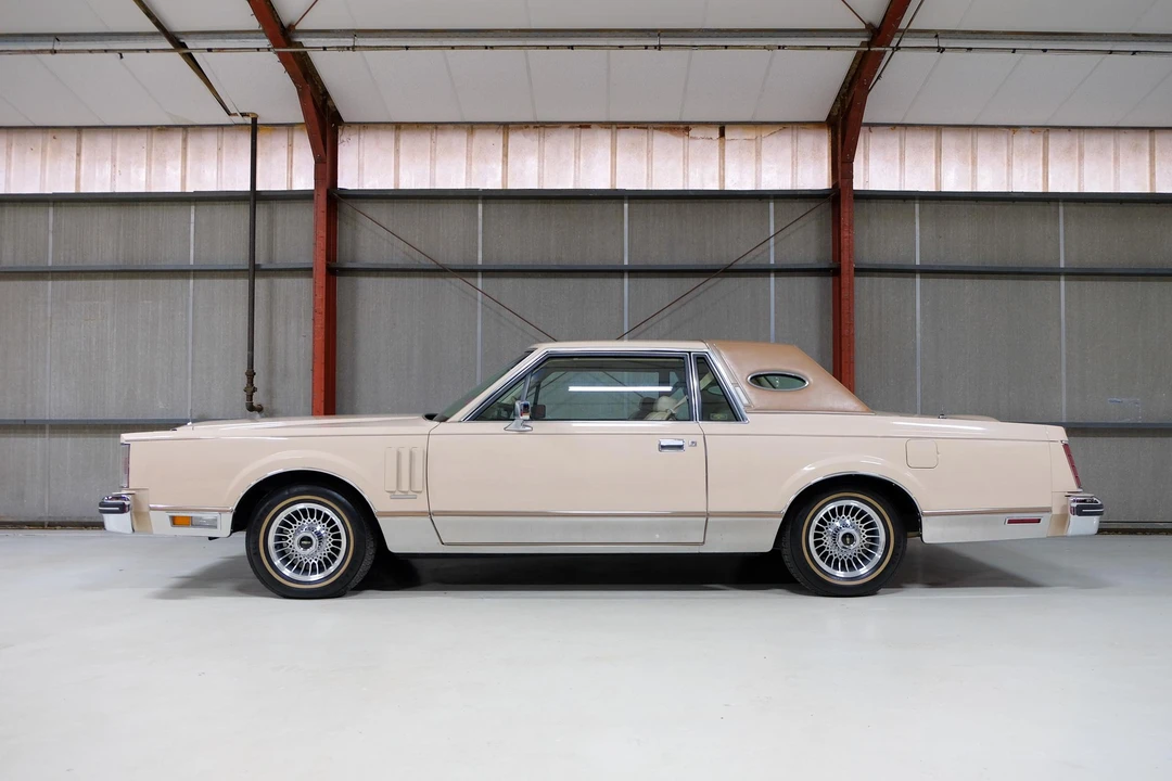 1981 Lincoln Continental Mark VI - Image 13 of 31