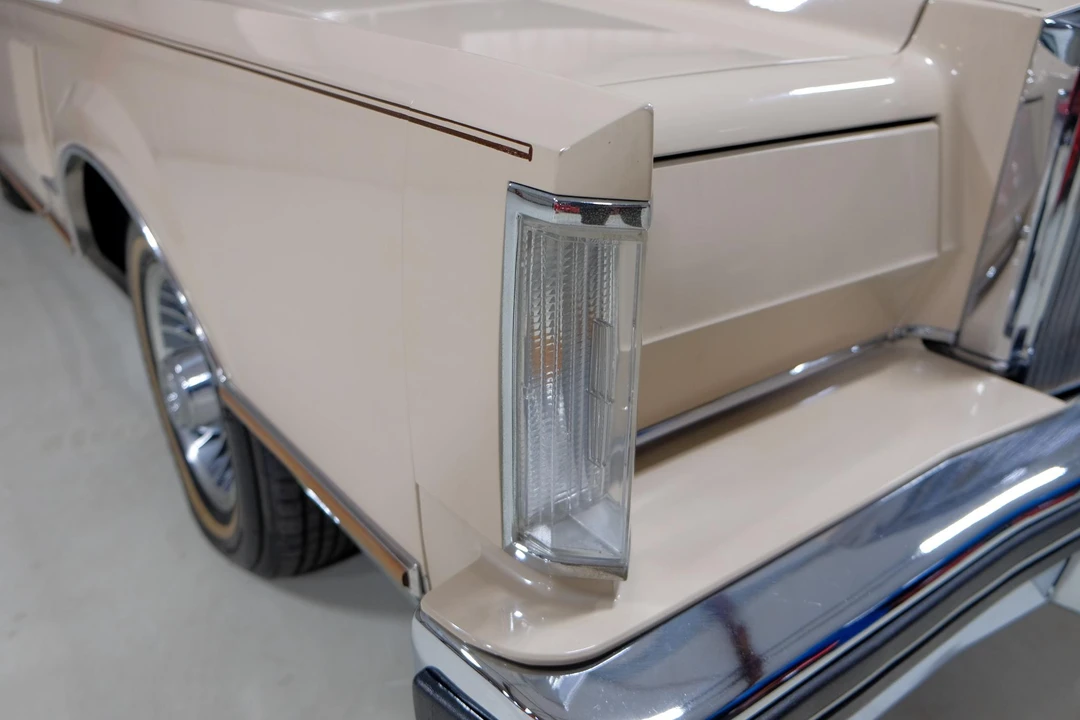 1981 Lincoln Continental Mark VI - Image 22 of 31