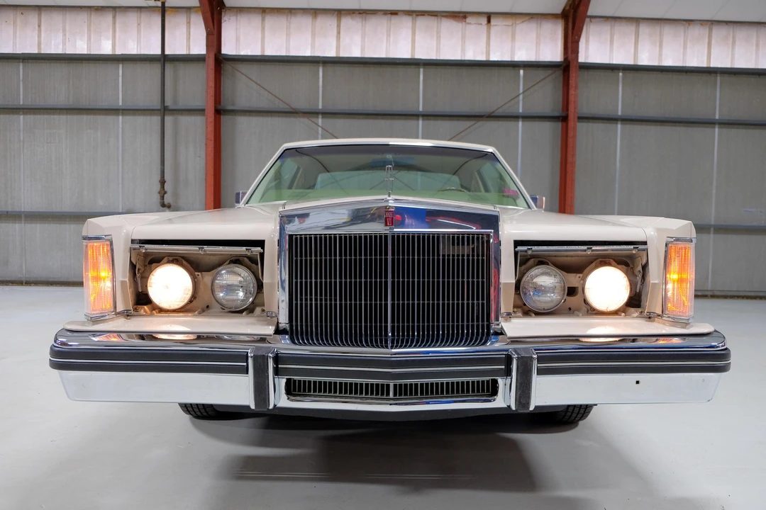 1981 Lincoln Continental Mark VI - Image 8 of 31