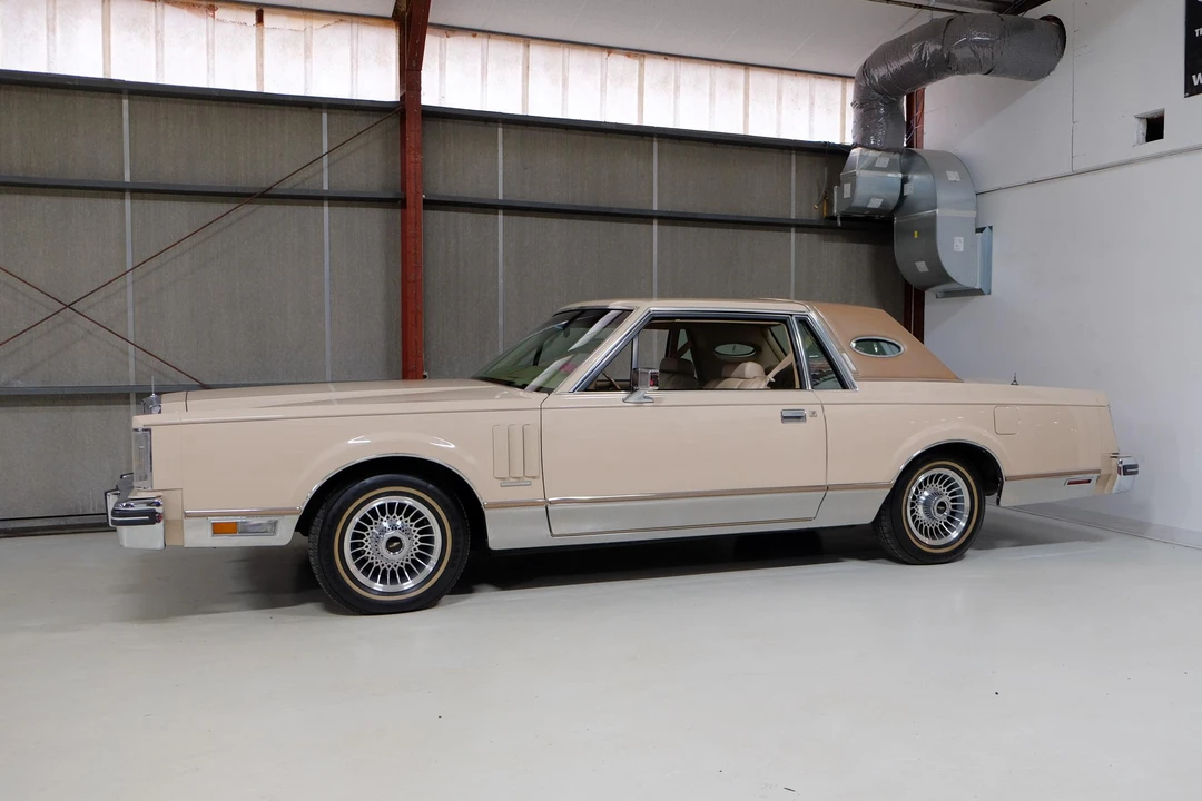 1981 Lincoln Continental Mark VI - Image 12 of 31