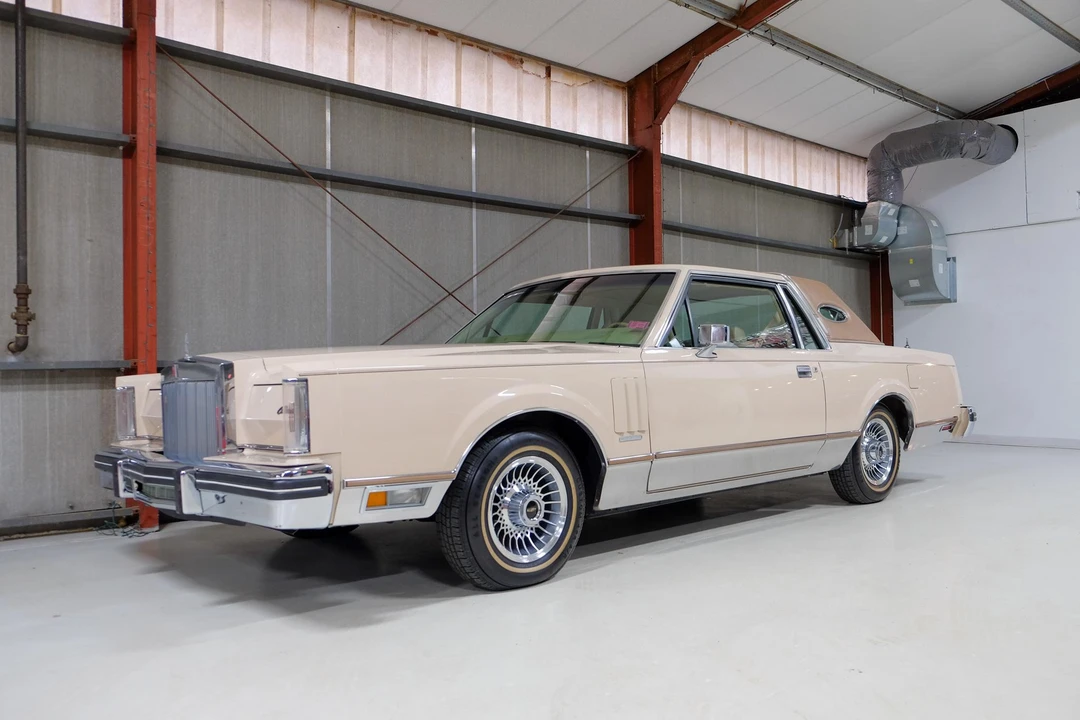 1981 Lincoln Continental Mark VI - Image 10 of 31