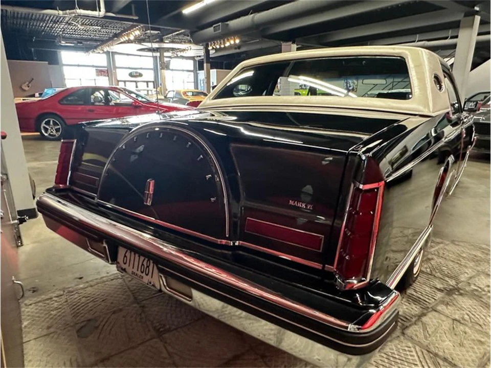 1981 Lincoln Continental Mark VI - Image 17 of 31