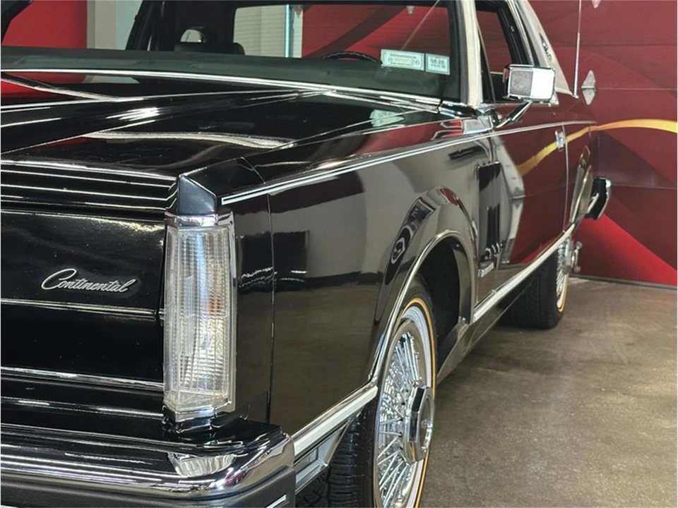 1981 Lincoln Continental Mark VI - Image 24 of 31