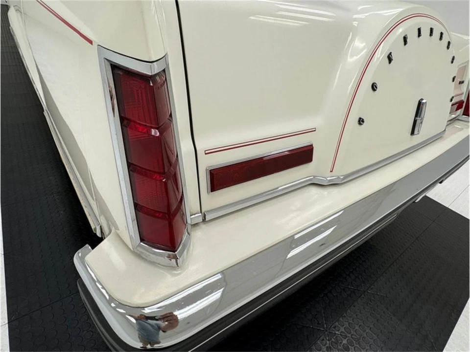 1981 Lincoln Continental Mark VI - Image 22 of 31