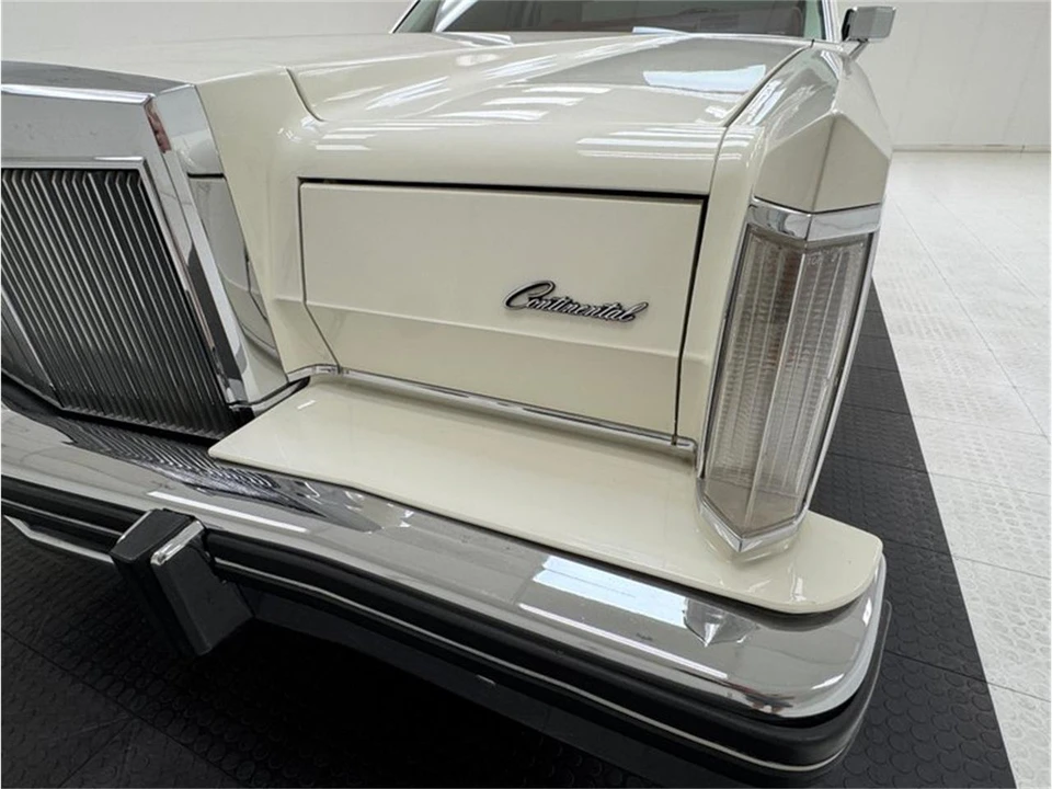 1981 Lincoln Continental Mark VI - Image 12 of 31