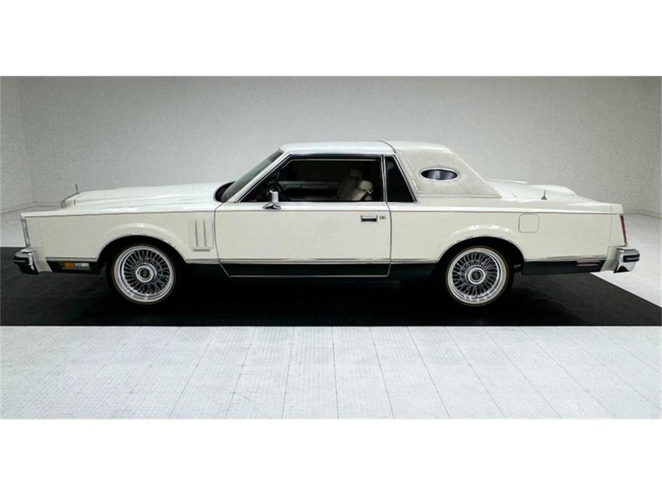 1981 Lincoln Continental Mark VI - Image 2 of 31