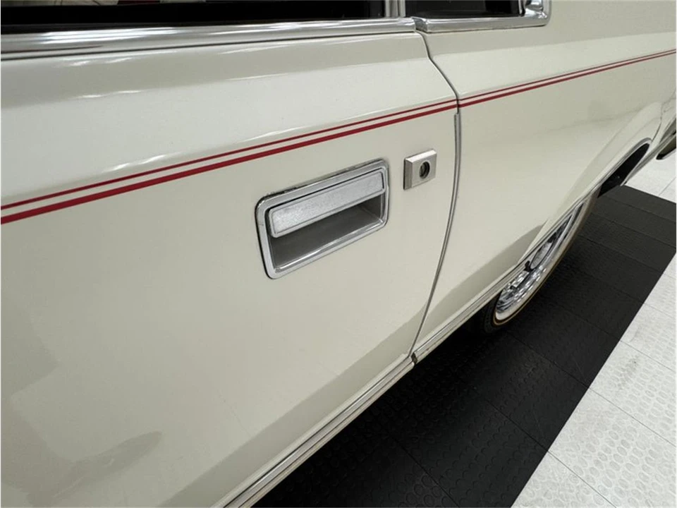 1981 Lincoln Continental Mark VI - Image 18 of 31