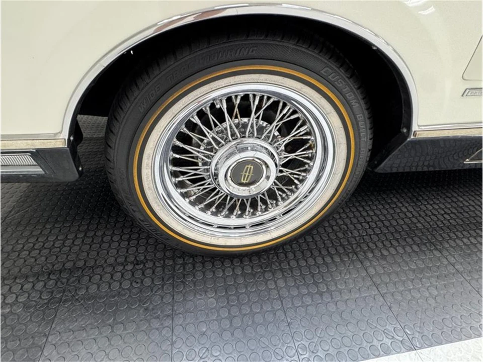 1981 Lincoln Continental Mark VI - Image 13 of 31