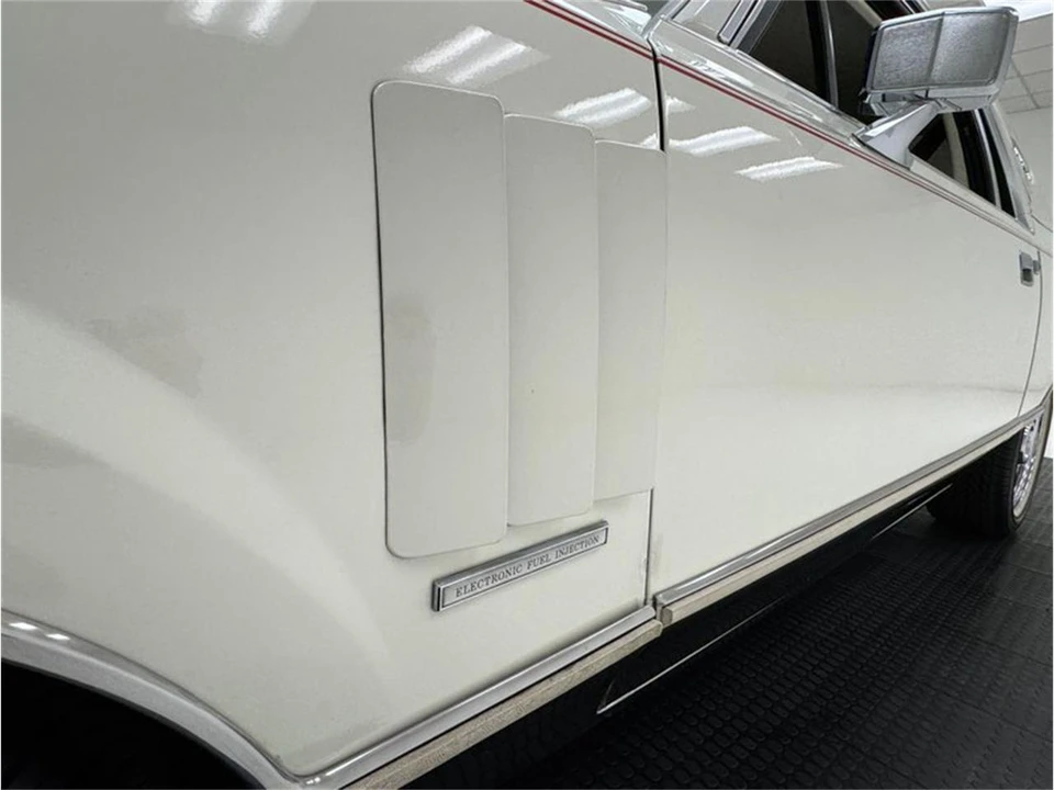 1981 Lincoln Continental Mark VI - Image 14 of 31