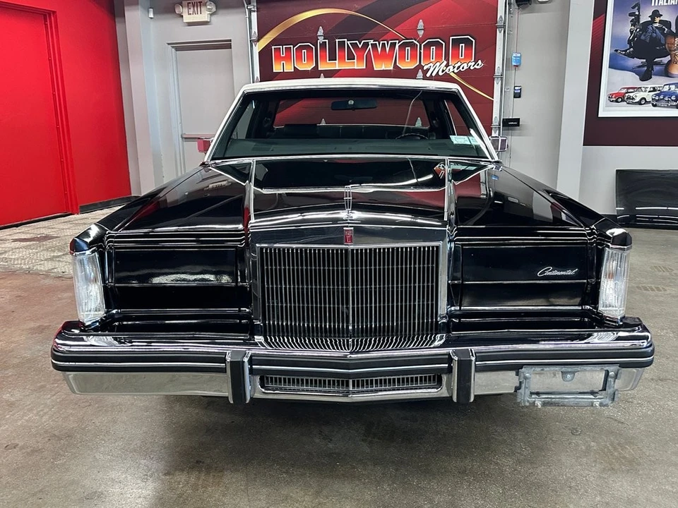 1981 Lincoln Continental Mark VI - Image 7 of 31