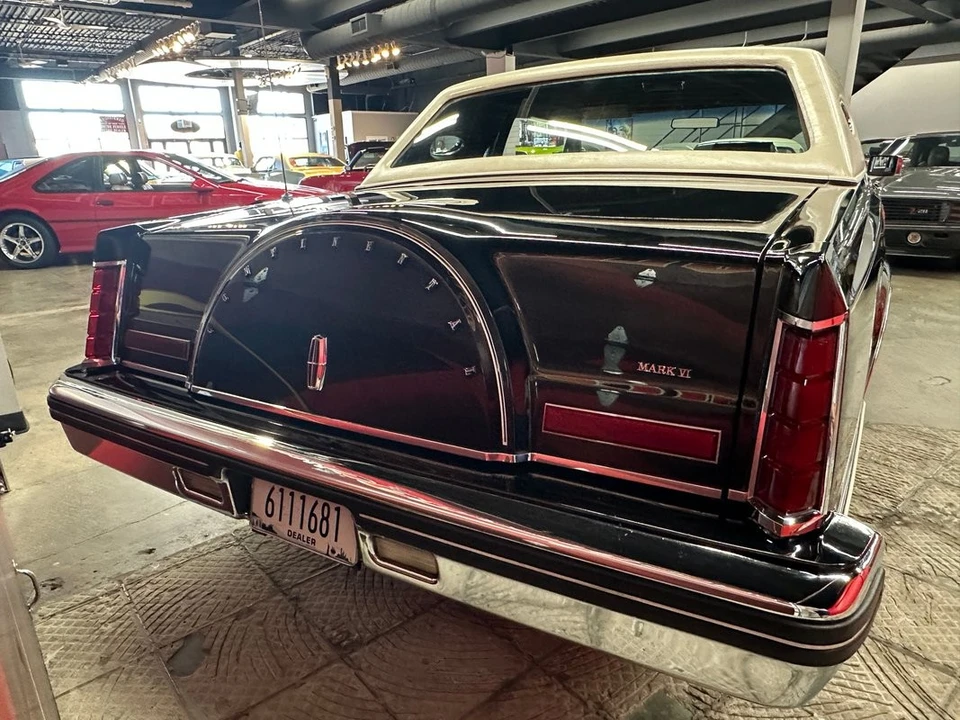 1981 Lincoln Continental Mark VI - Image 18 of 31