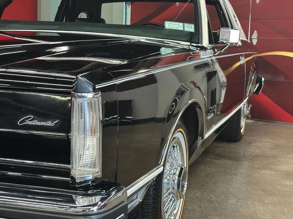 1981 Lincoln Continental Mark VI - Image 24 of 31
