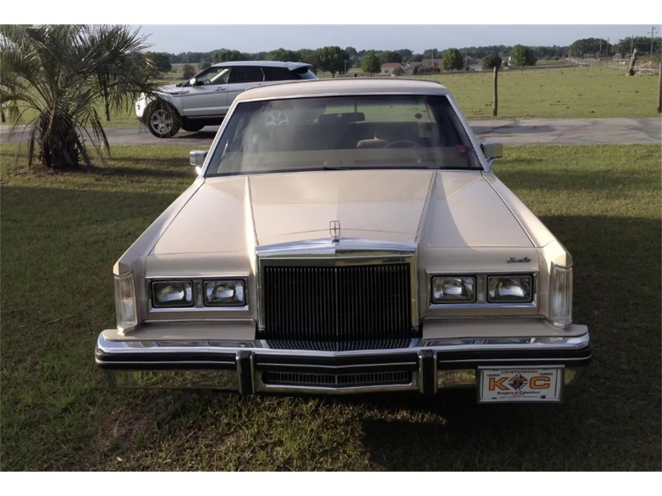 1981 Lincoln Town Car - Image 3 of 17
