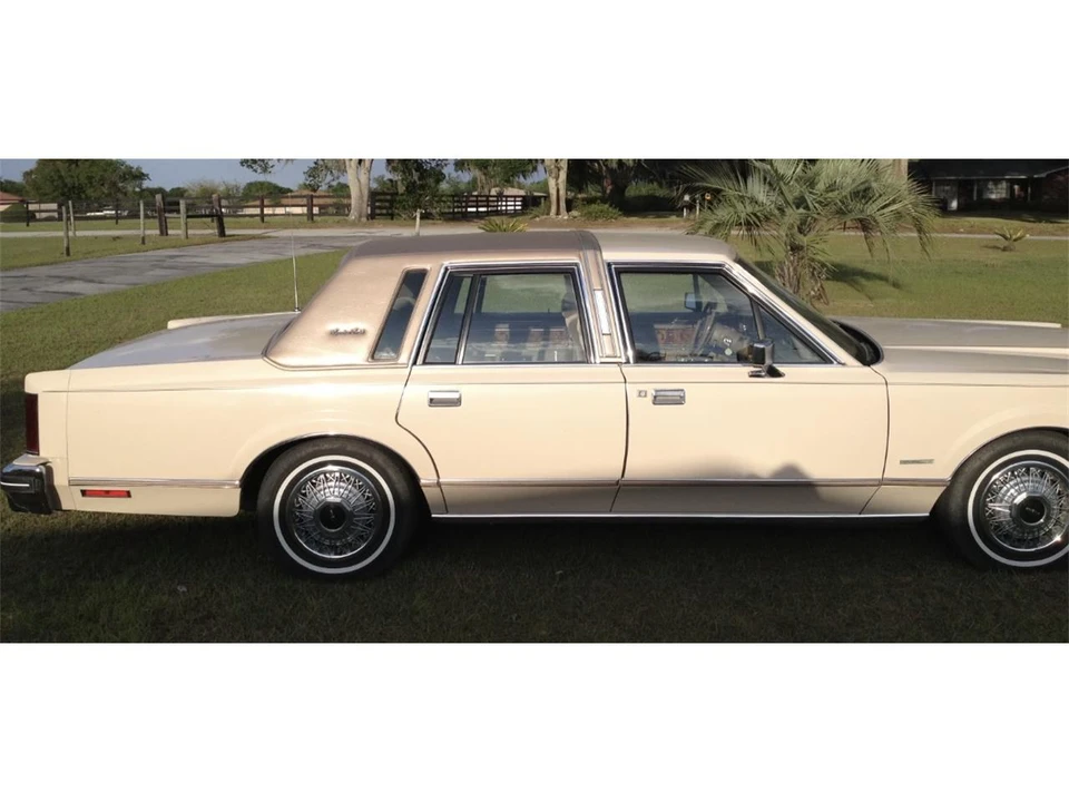 1981 Lincoln Town Car - Image 4 of 17