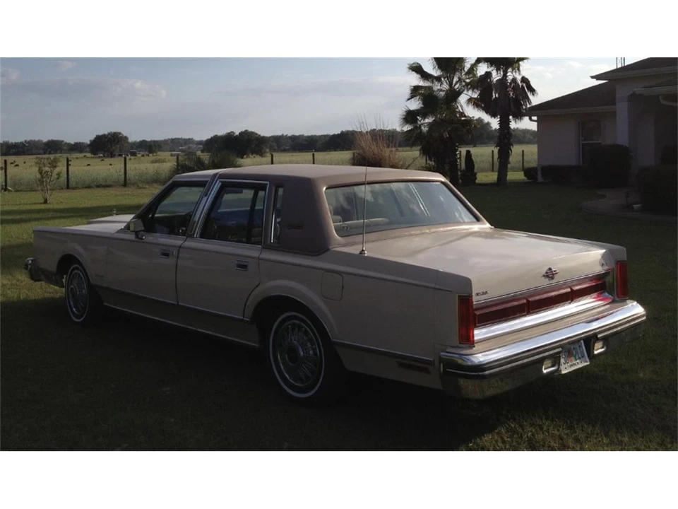 1981 Lincoln Town Car - Image 5 of 17