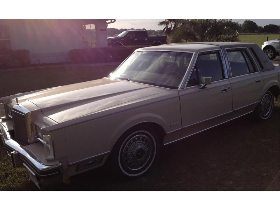 1981 Lincoln Town Car - Image 6 of 17