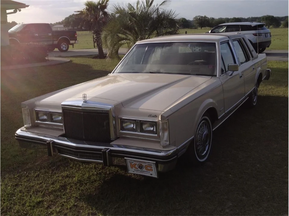 1981 Lincoln Town Car - Image 7 of 17