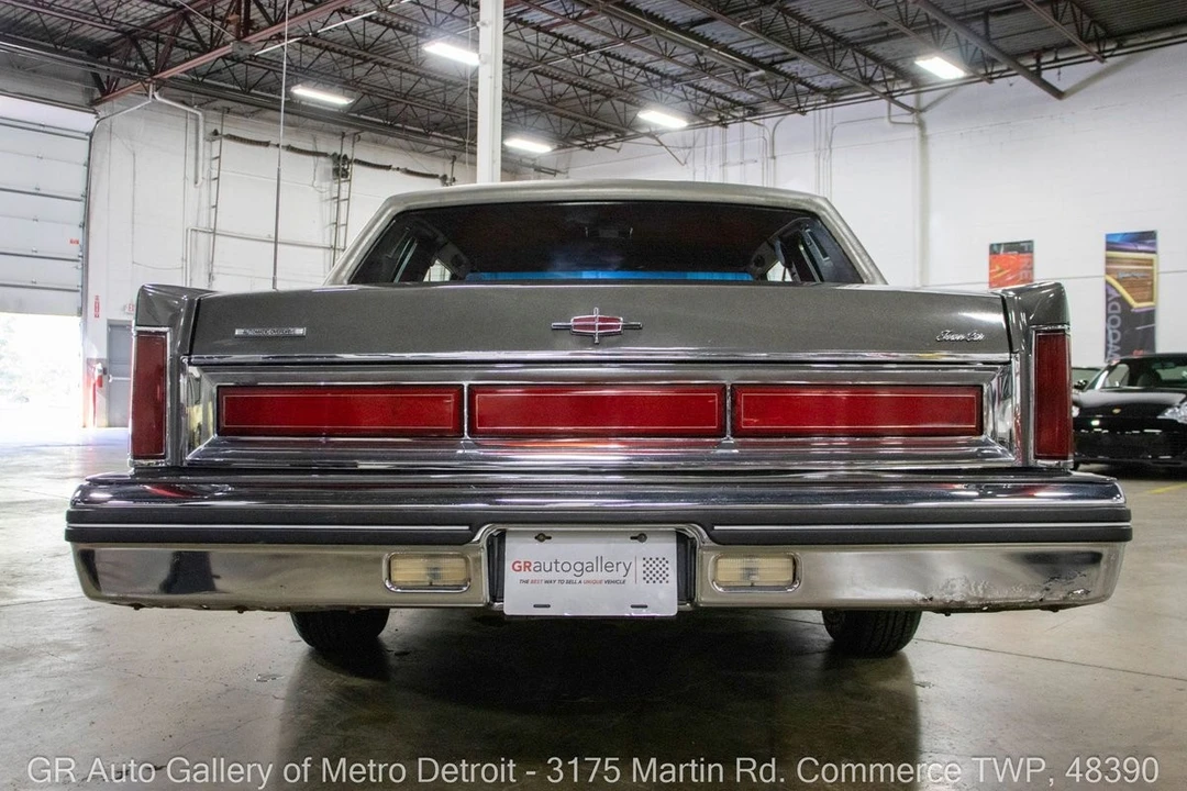 1981 Lincoln Town Car - Image 6 of 12