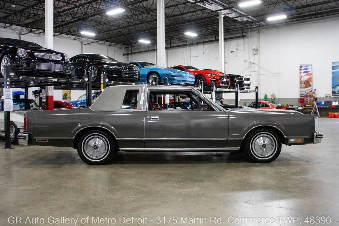 1981 Lincoln Town Car - Image 8 of 12