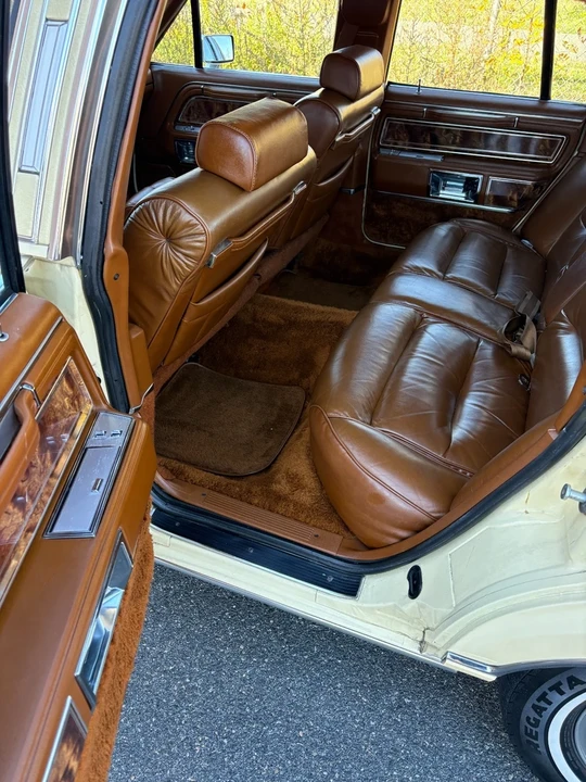 1981 Lincoln Town Car - Image 8 of 20