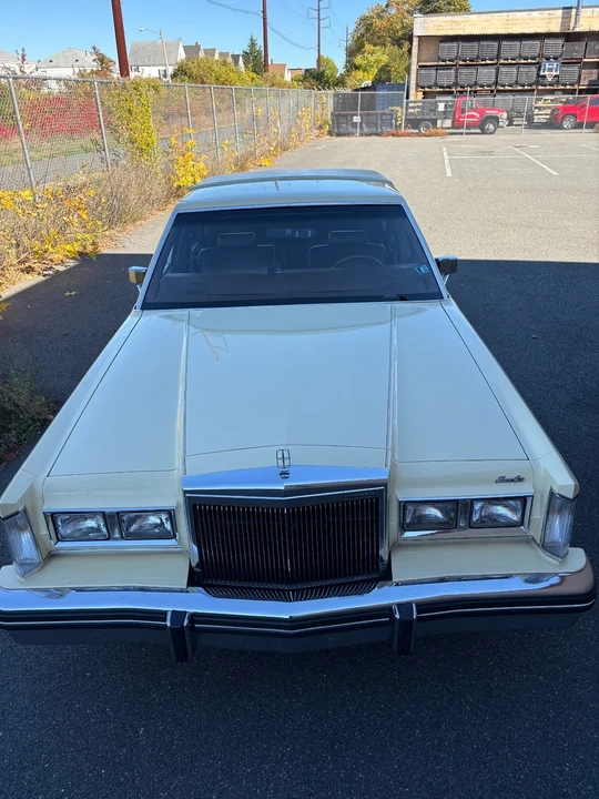 1981 Lincoln Town Car - Image 2 of 20