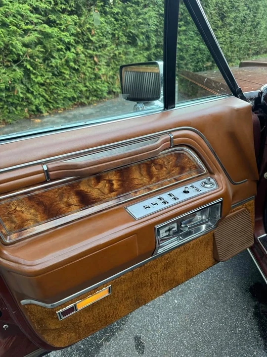 1981 Lincoln Town Car - Image 8 of 13