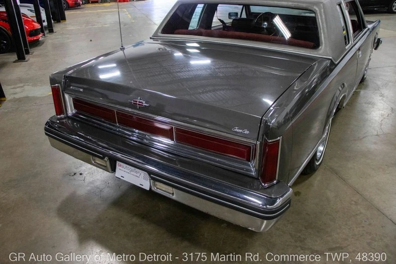 1981 Lincoln Town Car - Image 15 of 20