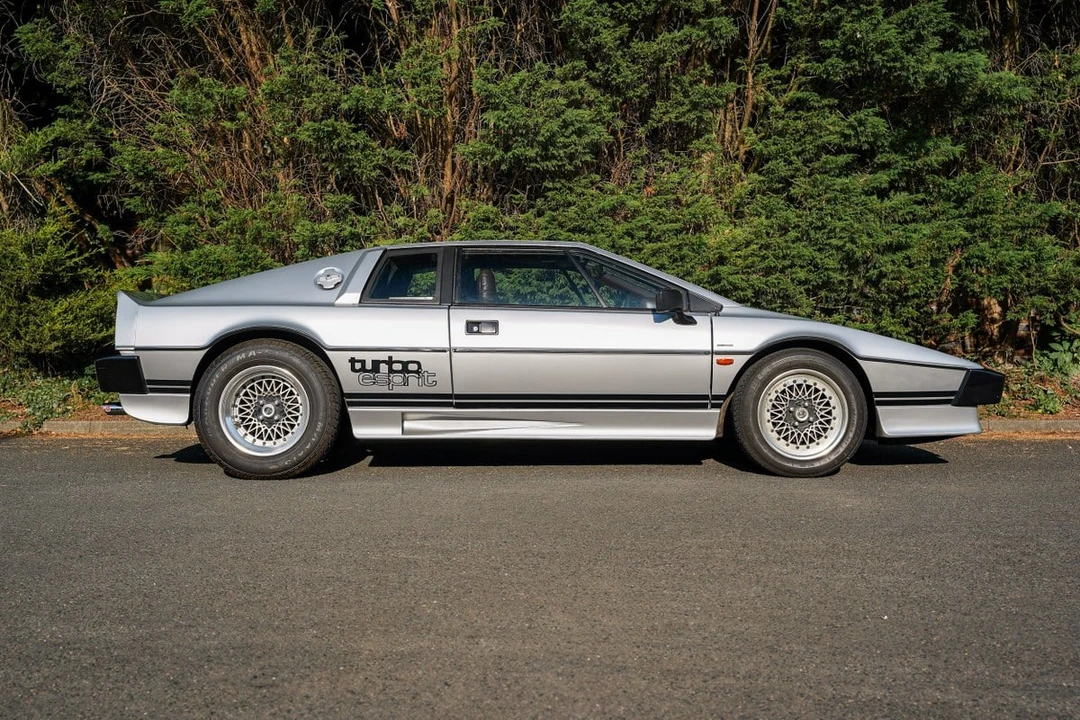 1981 Lotus Esprit Series 3 & Turbo - Image 13 of 30