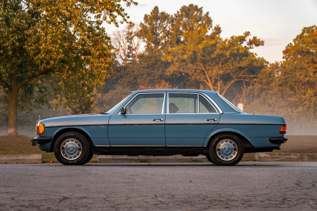 1981 Mercedes-Benz W123 Sedan - Image 18 of 31