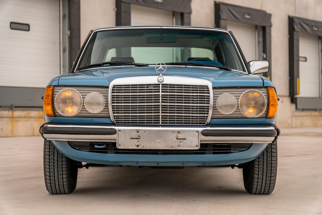 1981 Mercedes-Benz W123 Sedan - Image 2 of 31