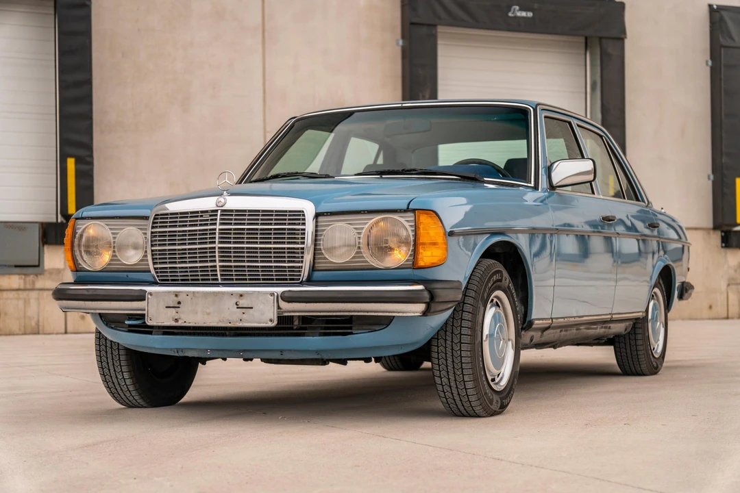 1981 Mercedes-Benz W123 Sedan - Image 3 of 31