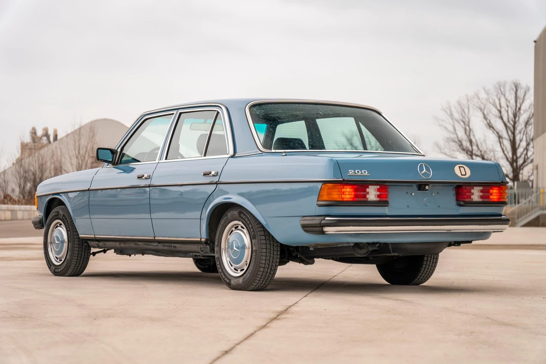1981 Mercedes-Benz W123 Sedan - Image 6 of 31