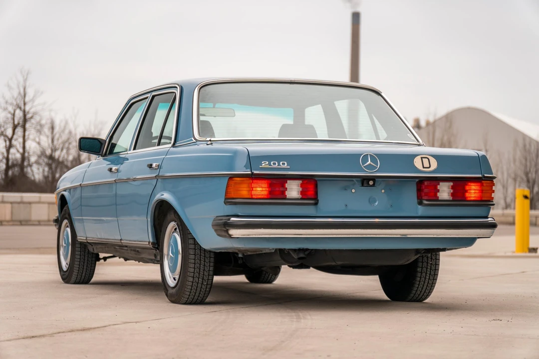 1981 Mercedes-Benz W123 Sedan - Image 7 of 31