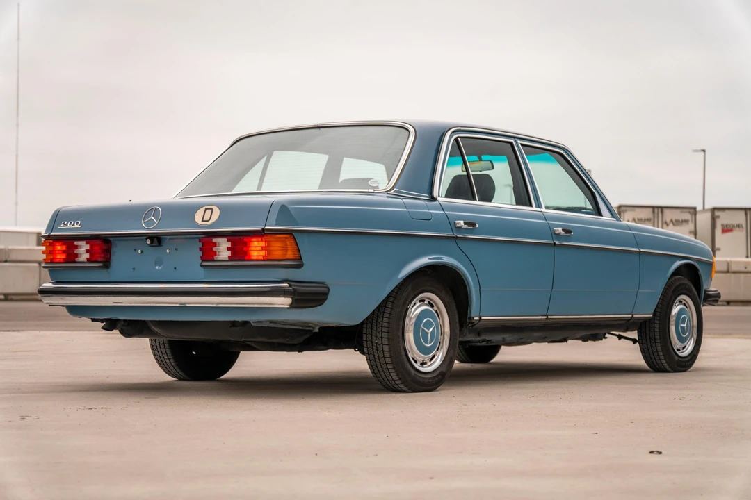 1981 Mercedes-Benz W123 Sedan - Image 10 of 31