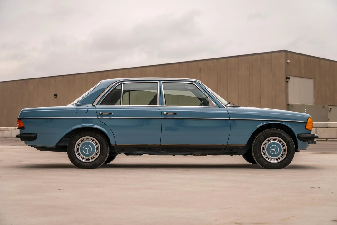 1981 Mercedes-Benz W123 Sedan - Image 11 of 31