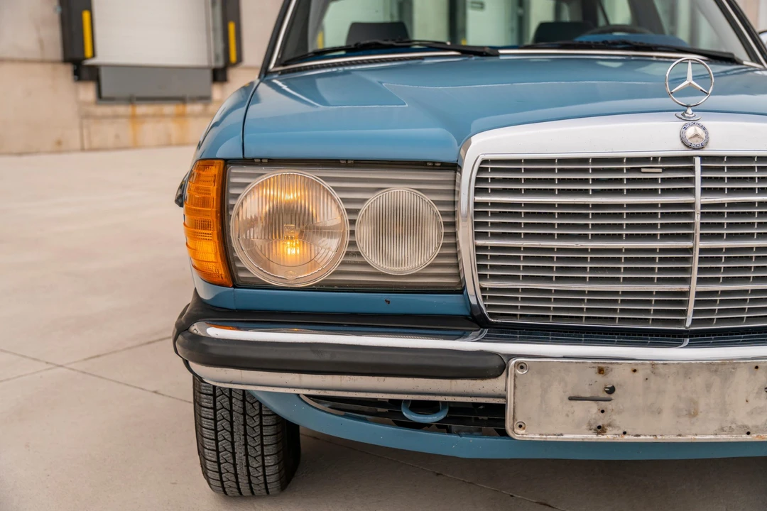 1981 Mercedes-Benz W123 Sedan - Image 22 of 31
