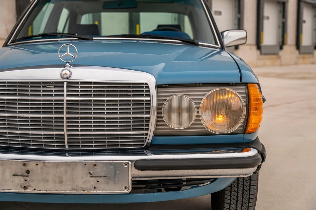 1981 Mercedes-Benz W123 Sedan - Image 23 of 31