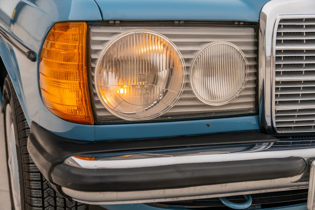 1981 Mercedes-Benz W123 Sedan - Image 24 of 31