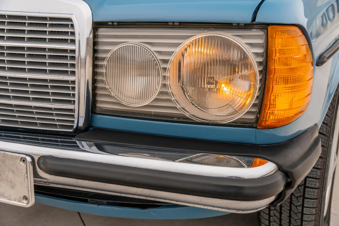 1981 Mercedes-Benz W123 Sedan - Image 27 of 31