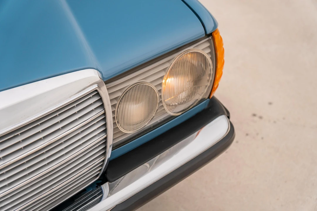 1981 Mercedes-Benz W123 Sedan - Image 31 of 31