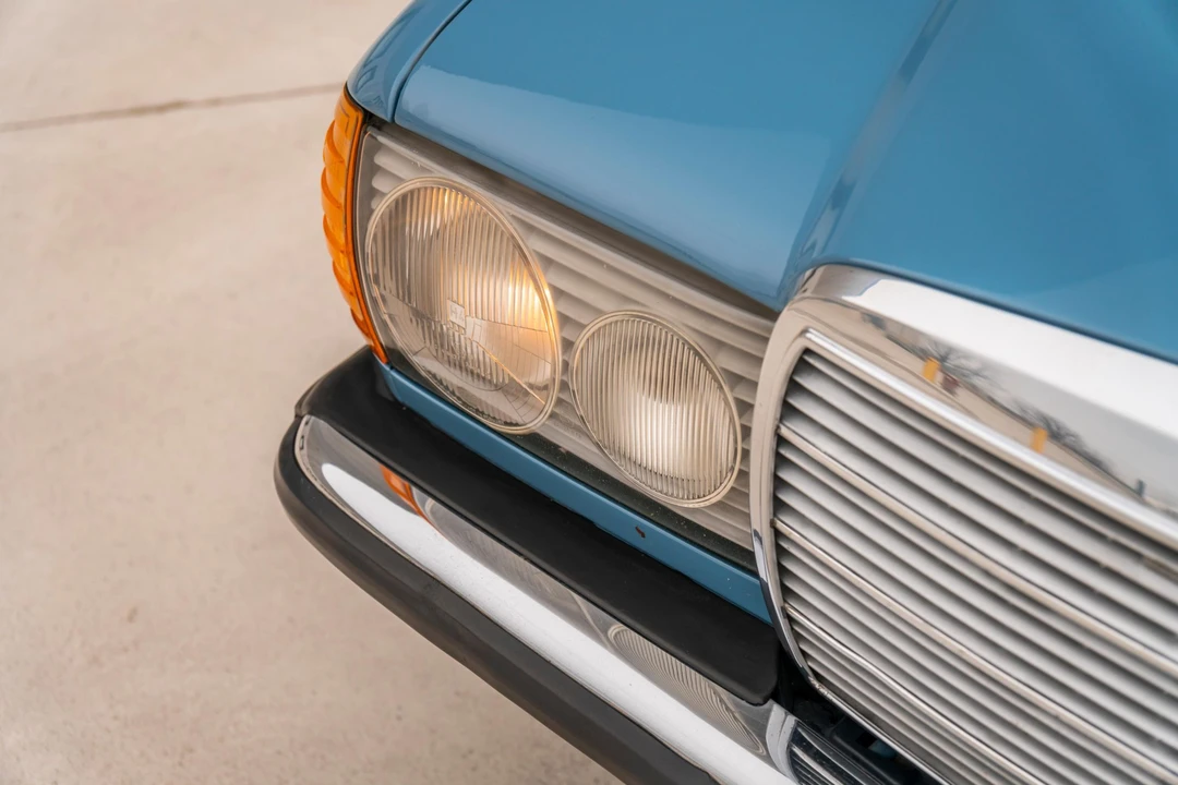 1981 Mercedes-Benz W123 Sedan - Image 30 of 31