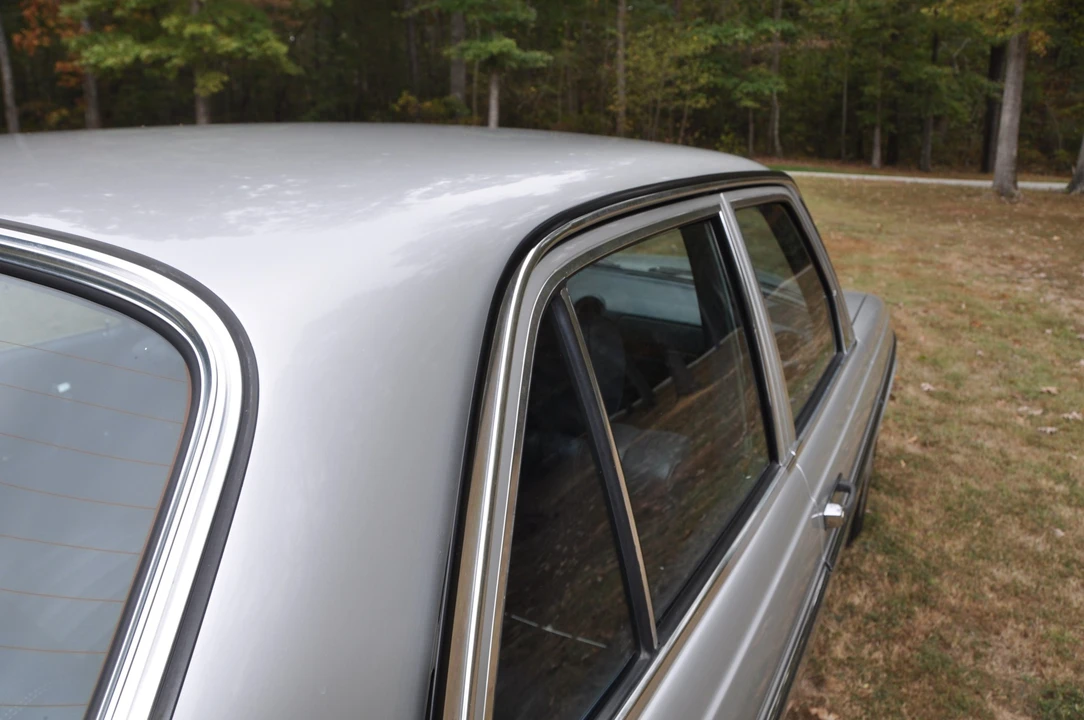 1981 Mercedes-Benz W123 Sedan - Image 28 of 31